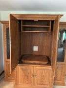 LARGE SOLID OAK AMISH BUILT ENTERTAINMENT CENTER