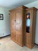 LARGE SOLID OAK AMISH BUILT ENTERTAINMENT CENTER