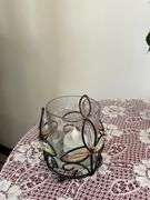 ROUND MDF-TOP TABLE WITH CONTENTS TABLE CLOTH, GLASSWARE, FLORAL DECOR, LAMPS, (ITEMS IN PHOTOS)