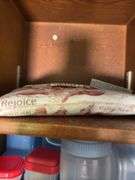 CONTENTS OF CABINET, PLASTIC FOOD STORAGE CONTAINERS