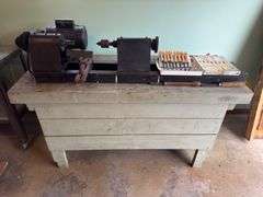 HOMEMADE WORKING LATHE WITH WOOD TURNING CHISEL SET (PALLET MAKES WORK TABLE THAT GOES OVER CENTER R