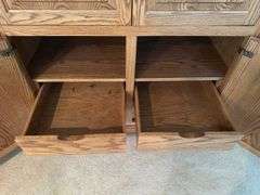 LARGE SOLID OAK AMISH BUILT ENTERTAINMENT CENTER