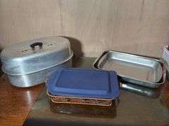 PRISCILLA WARE ALUMINUM COVERED ROASTER, PYREX 9 x 13 PAN WITH BASKET, AND BAKING PANS
