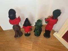 Colonial Christmas Caroling Set