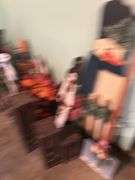 ASSORTMENT OF CHRISTMAS DECORATIONS