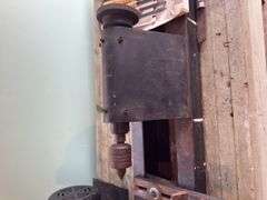 HOMEMADE WORKING LATHE WITH WOOD TURNING CHISEL SET (PALLET MAKES WORK TABLE THAT GOES OVER CENTER R