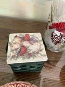 VARIETY OF SMALL BASKETS, PLATES AND DECOR