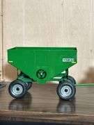 METAL JOHN DEER TRACTOR