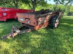 New Idea 217 PTO manure spreader