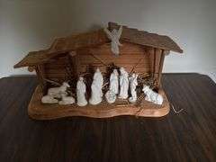 CHRISTMAS NATIVITY SCENE PORCELAIN FIGURINES AND WOODEN STABLE