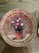 VARIETY OF SMALL BASKETS, PLATES AND DECOR