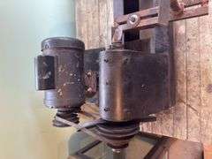 HOMEMADE WORKING LATHE WITH WOOD TURNING CHISEL SET (PALLET MAKES WORK TABLE THAT GOES OVER CENTER R