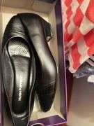 CONTENTS OF SHELVING: SHOES NEW IN BOXES