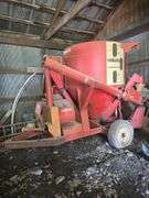 Farmhand 830 Feed Master grinder-mixer