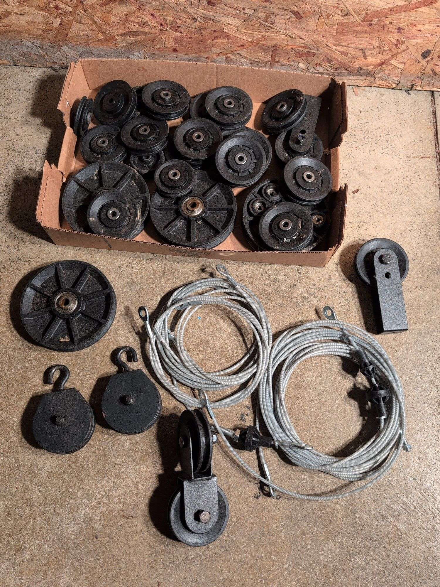 Flat of pulleys and cables