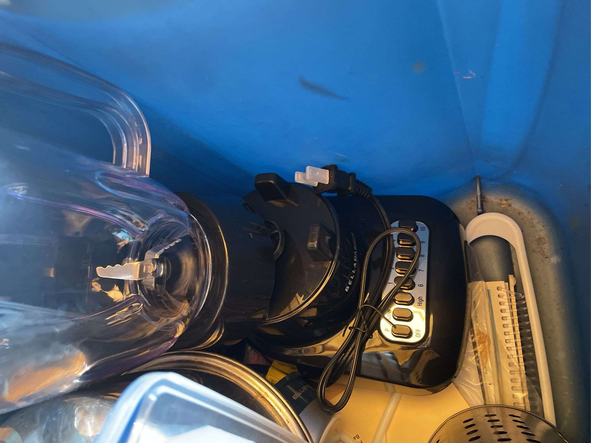 TOTE OF KITCHEN ITEMS