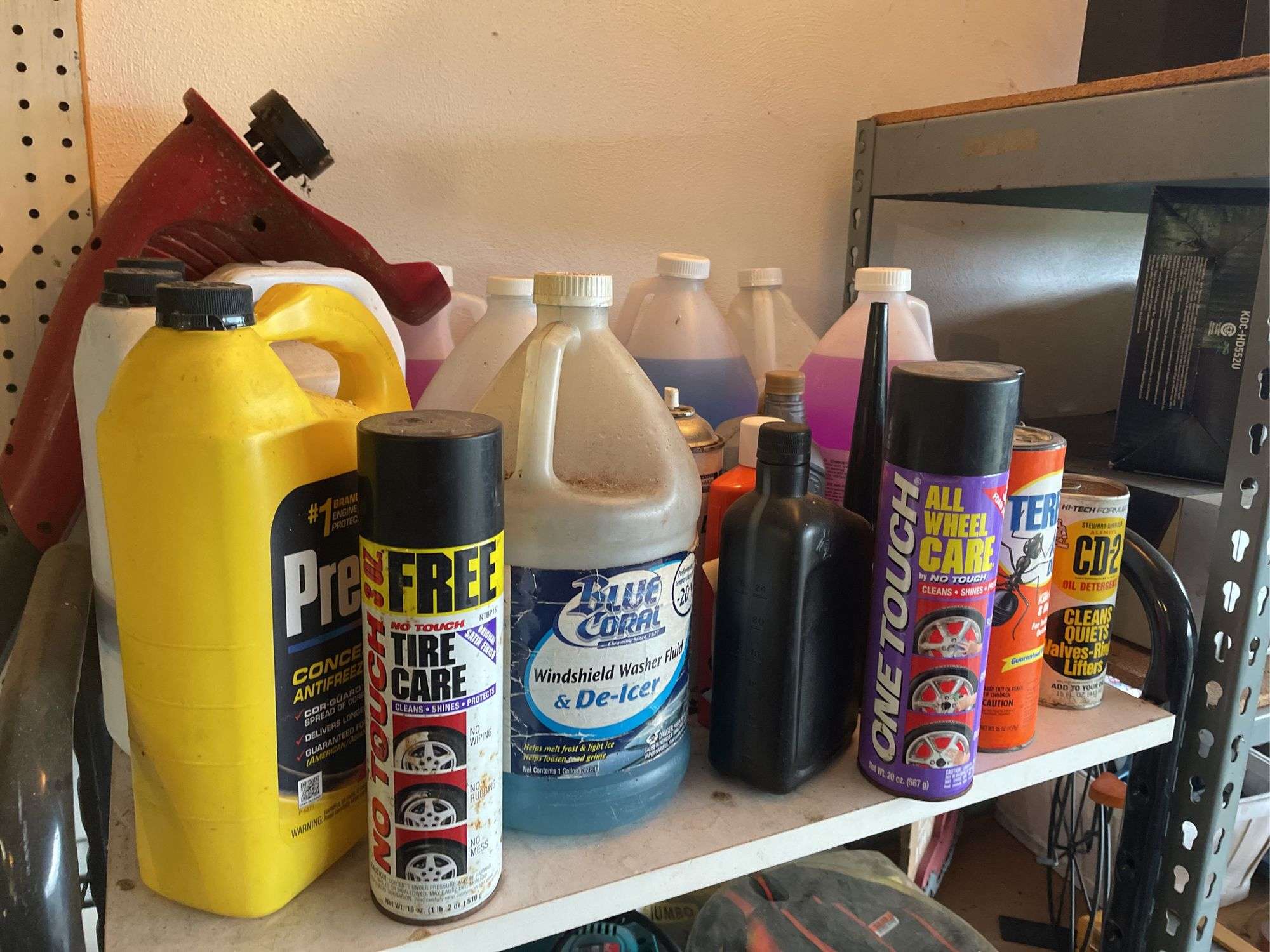 SHELVING WITH 3 SHELVES OF CONTENTS