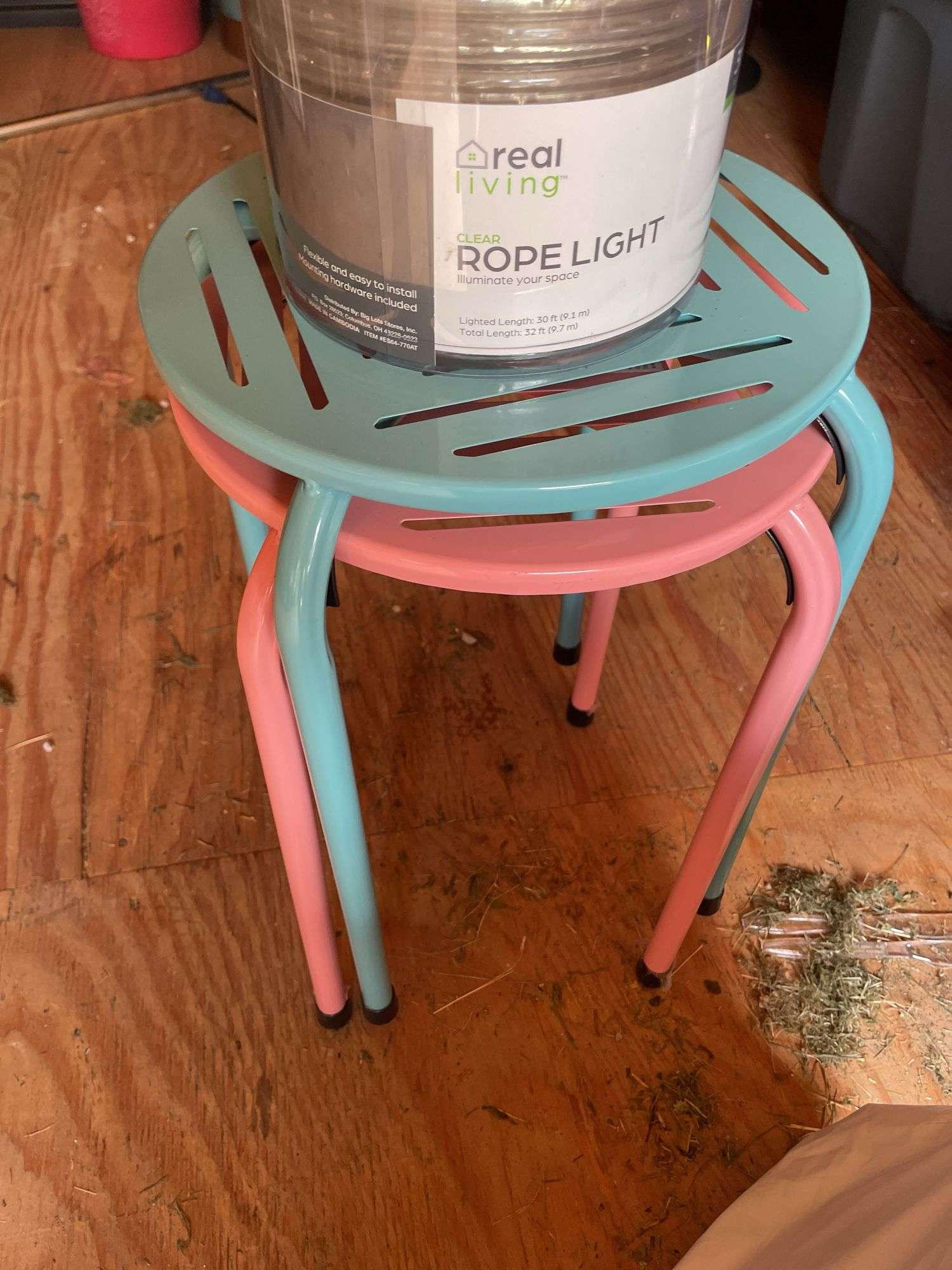 BRAND NEW ROPE LIGHT, COLORED STOOLS, POP UP PORTABLE ROOM