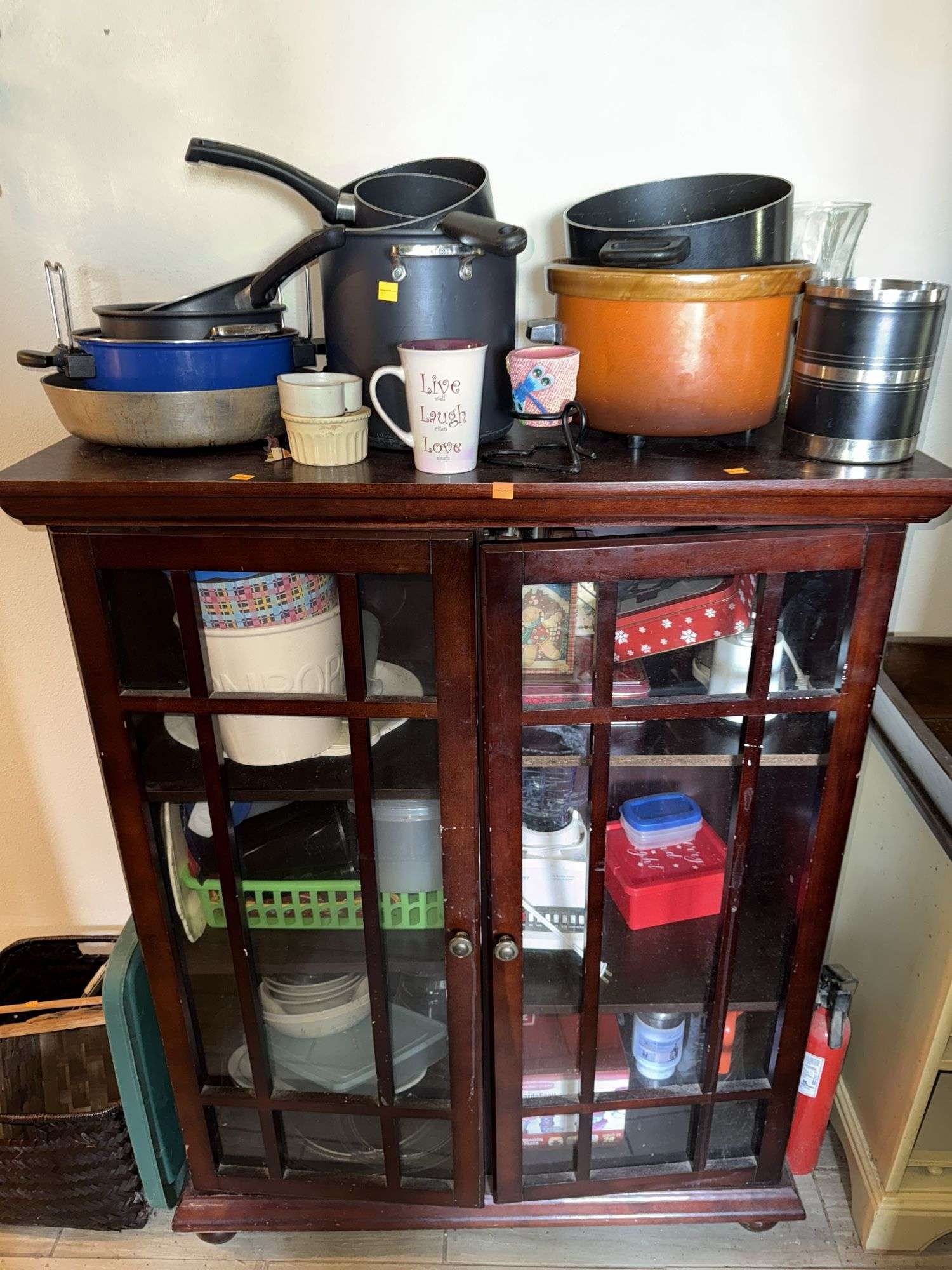 WOODEN CABINET AND CONTENTS INCL. POTS AND PANS, GLASS AND COOKWARE