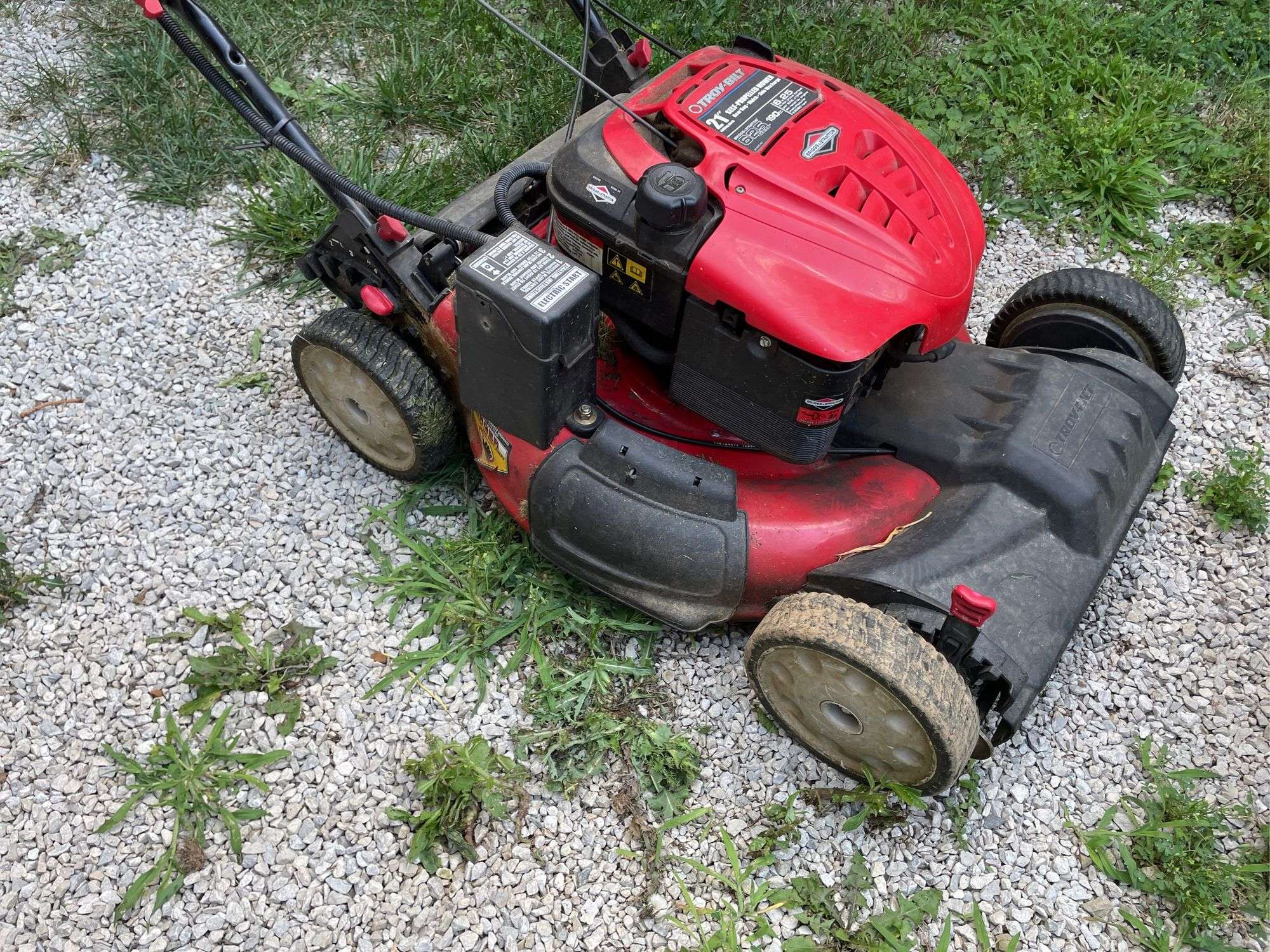 TROY-BILT 21" PUSH MOWER (HAS BAGGER)