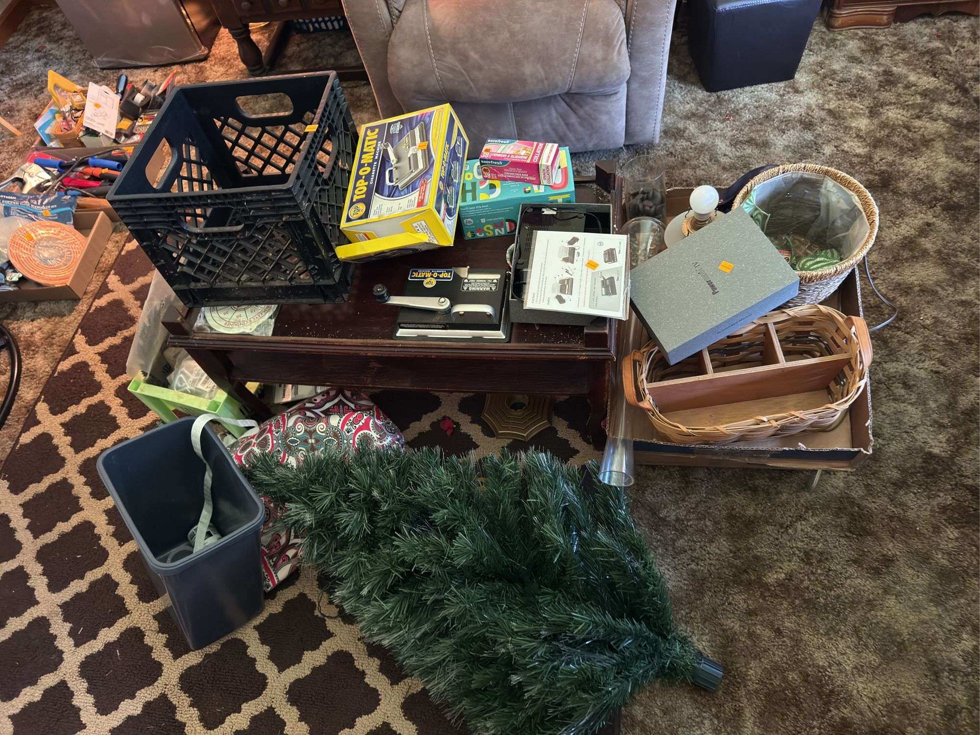 COFFEE TABLE, CIGARETTE MACHINE, CHRISTMAS TREE AND DECOR