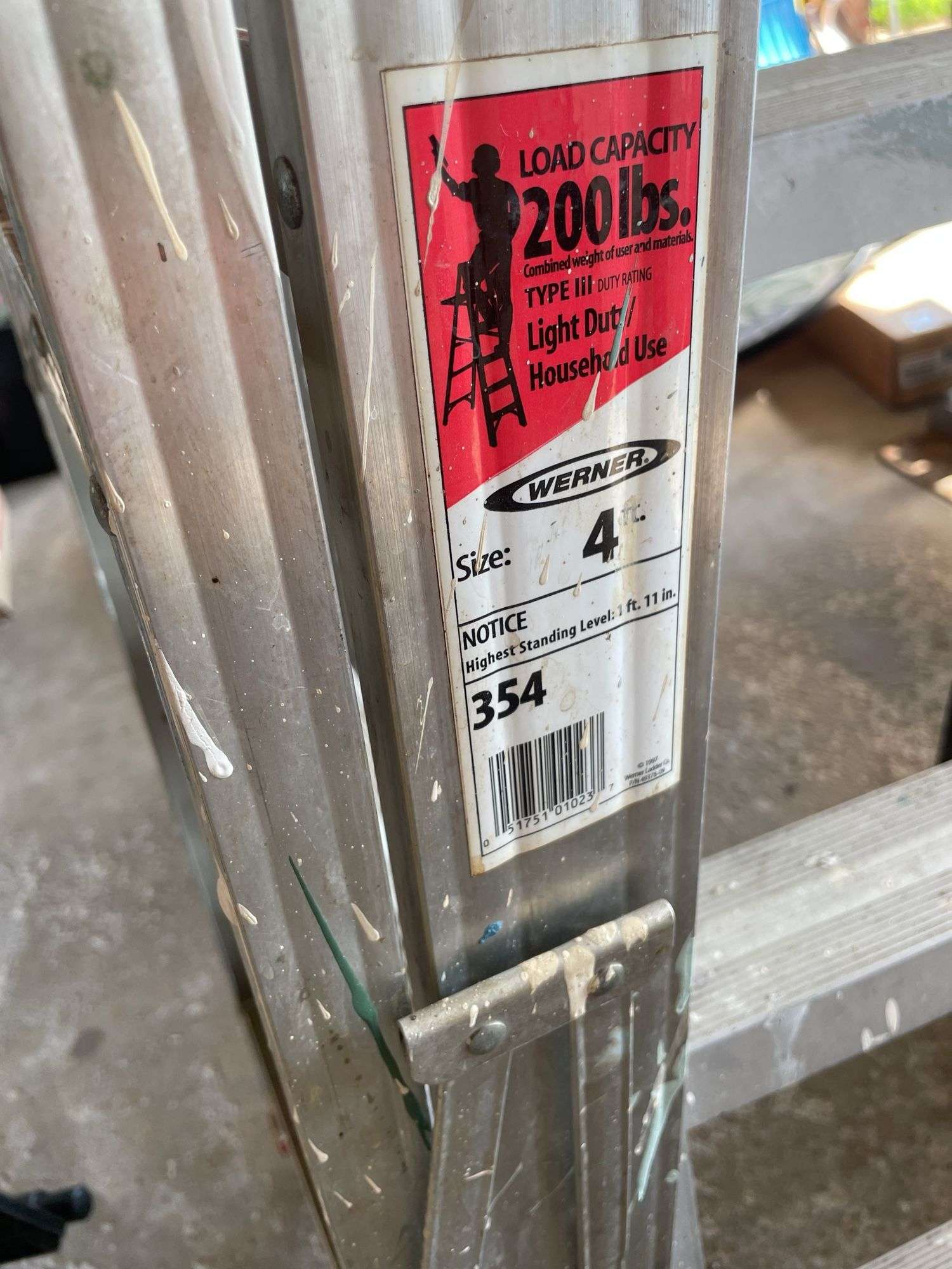 PAIR OF STEP LADDERS 4FT AND 6FT