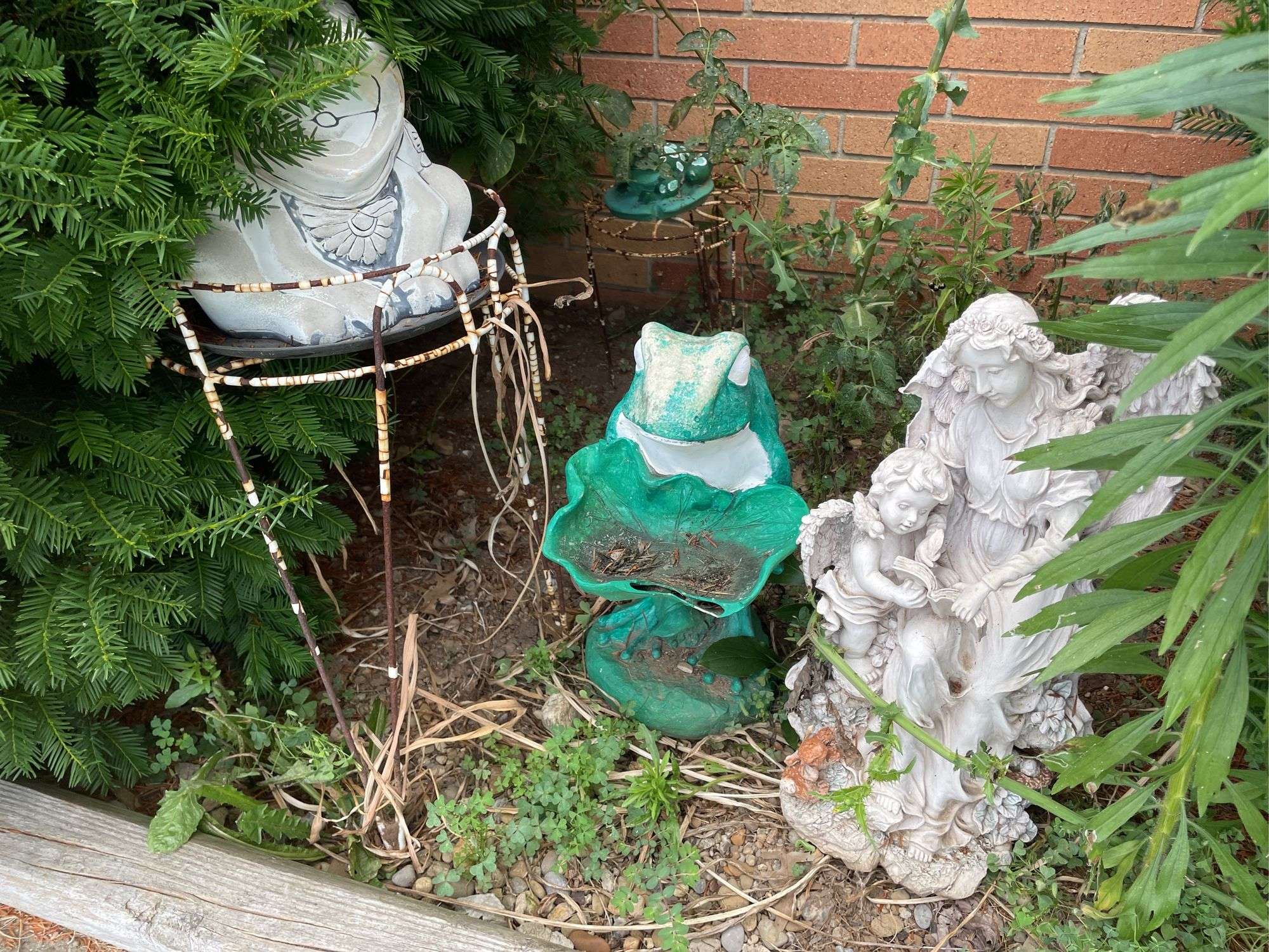 GARDEN STATUES FROG AND ANGEL