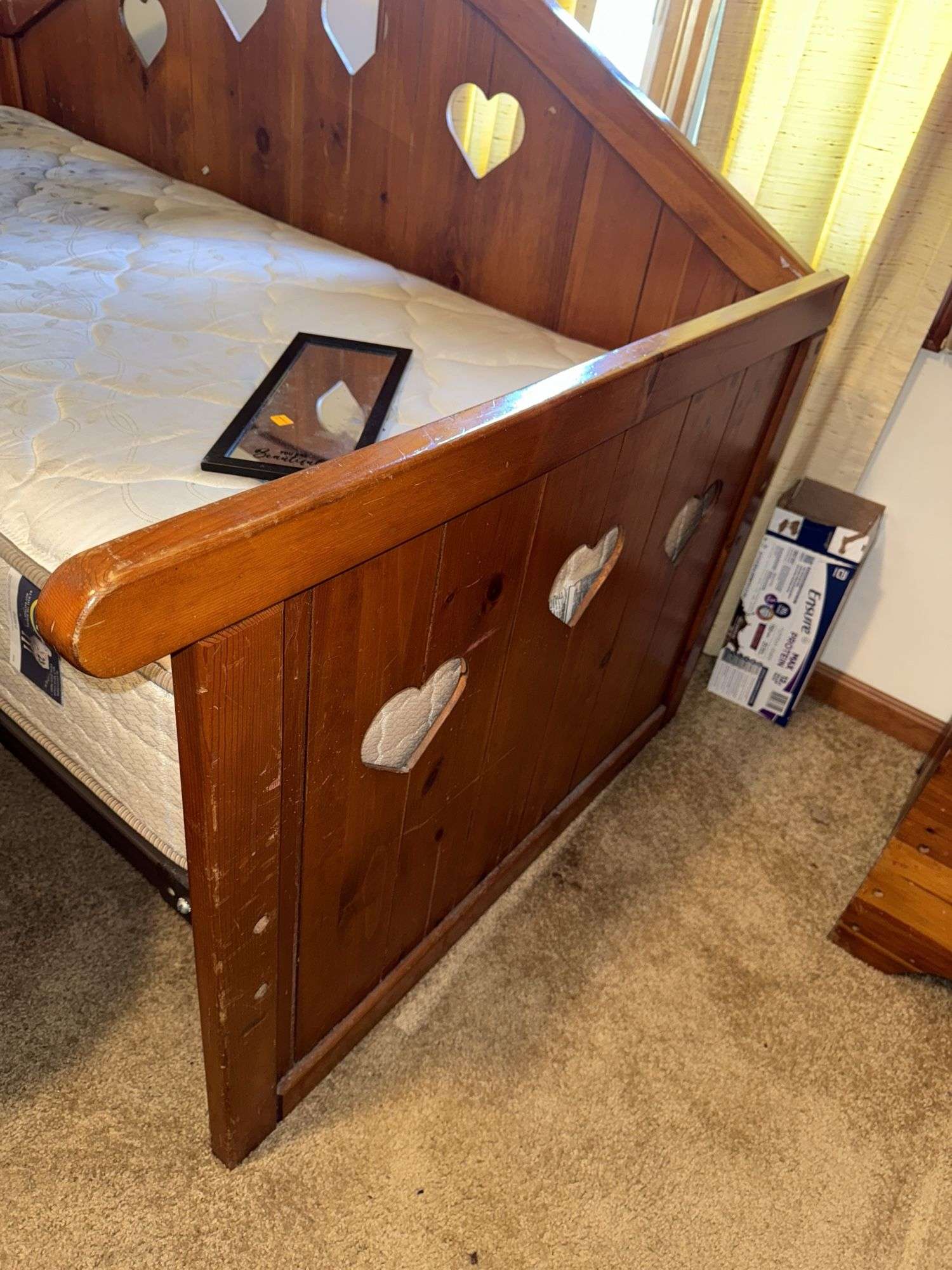 DAY BED AND MAGAZINE RACK