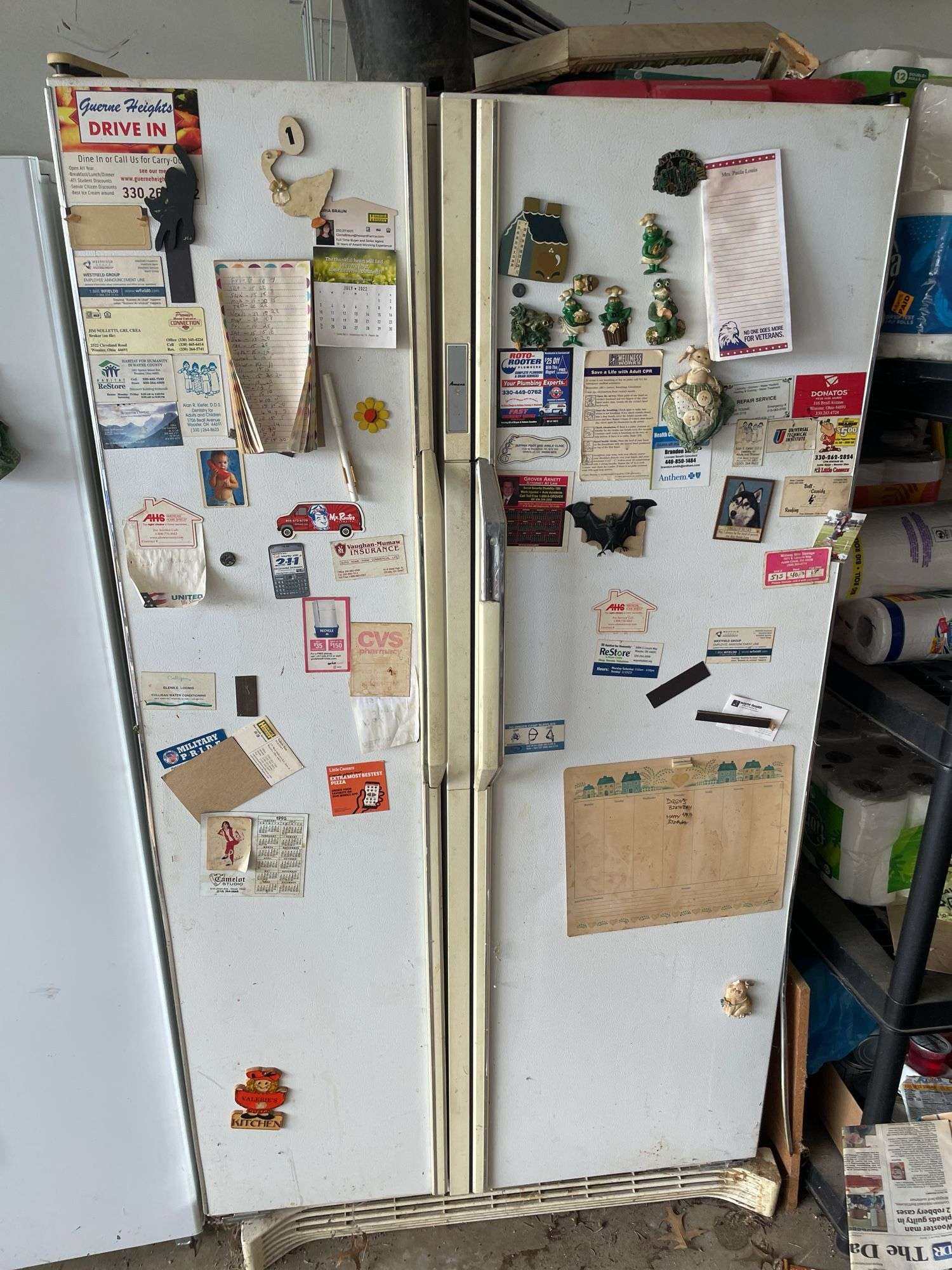 AMANA REFRIDGERATOR/FREEZER COMBO WORKS WELL.