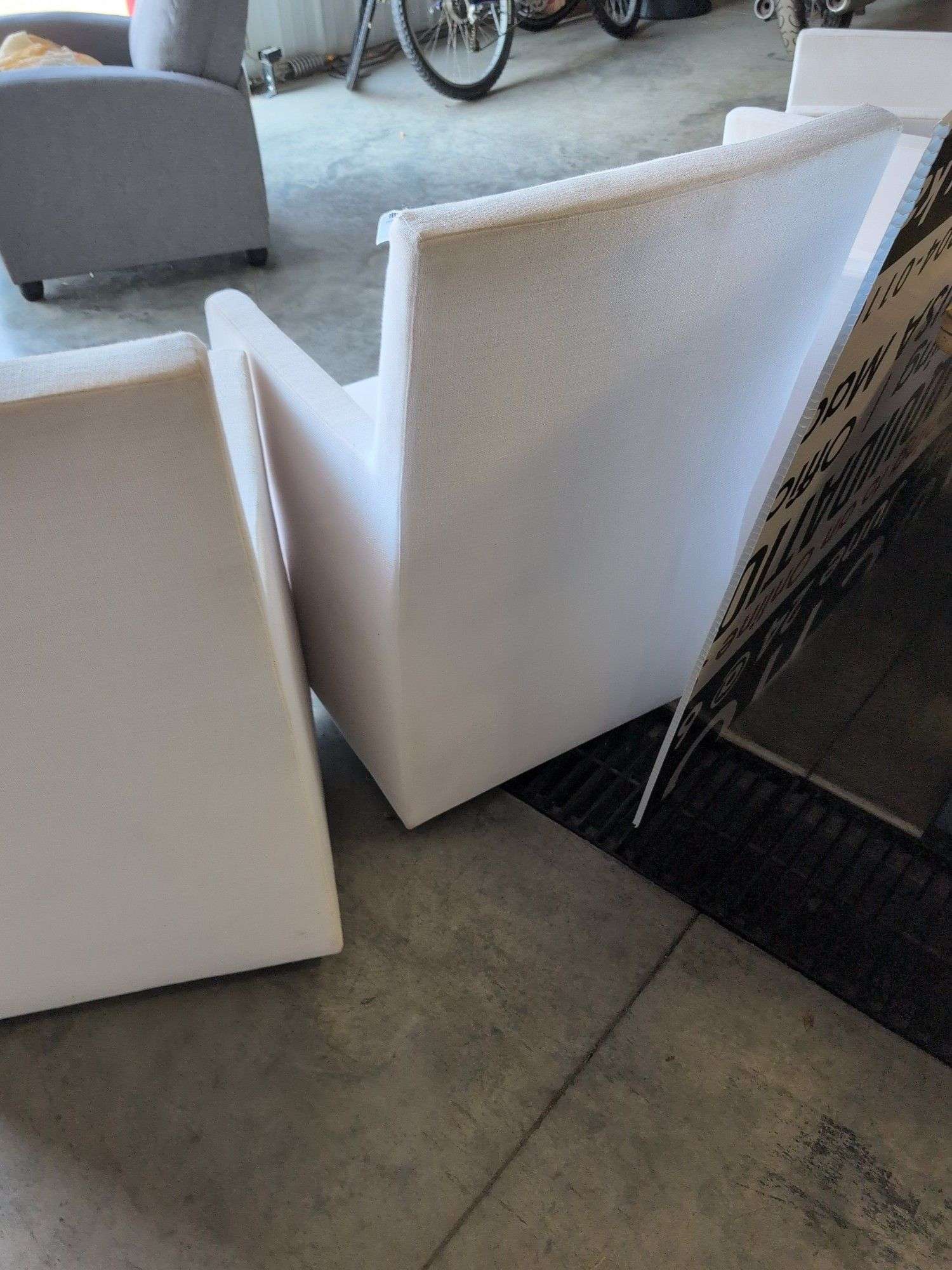 (4) matching white chairs on wheels