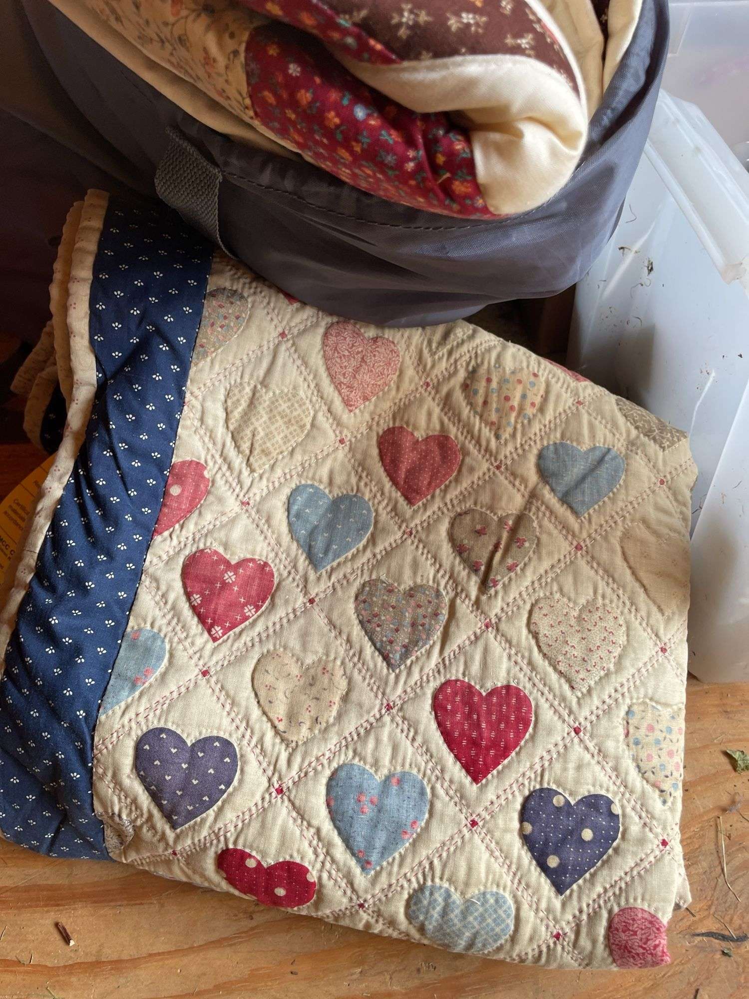ASSORTMENT OF QUILTS/BLANKETS, AND CATS MEOW FIGURES