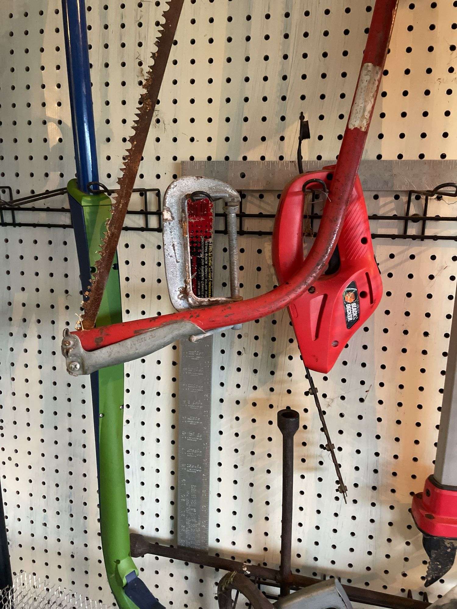 TOOL CONTENTS OF WALL