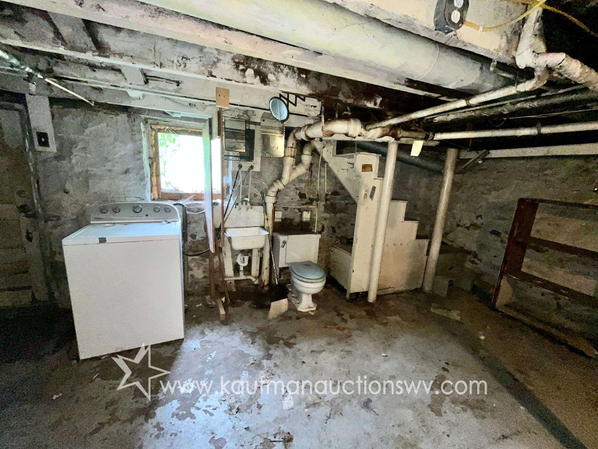 Fairmont 4 Bedroom Home with 4 Bay Garage