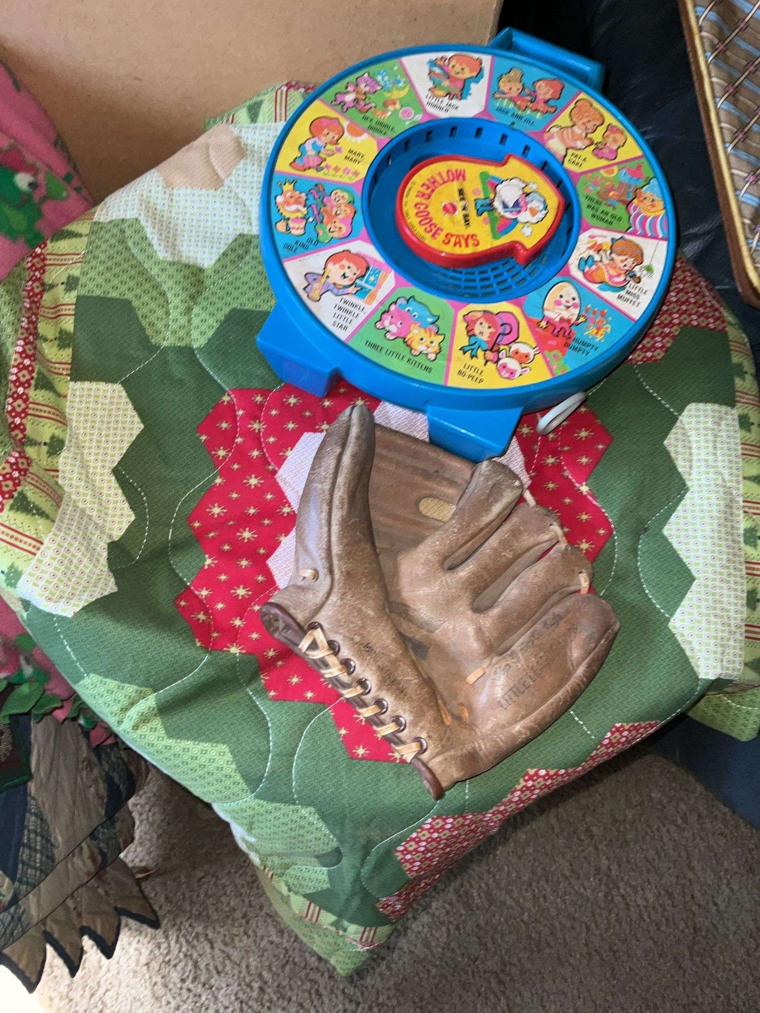 QUILT RACK, WOODEN STAND, WOODEN SHLEF, QUILTS, VINTAGE KIDS TOY