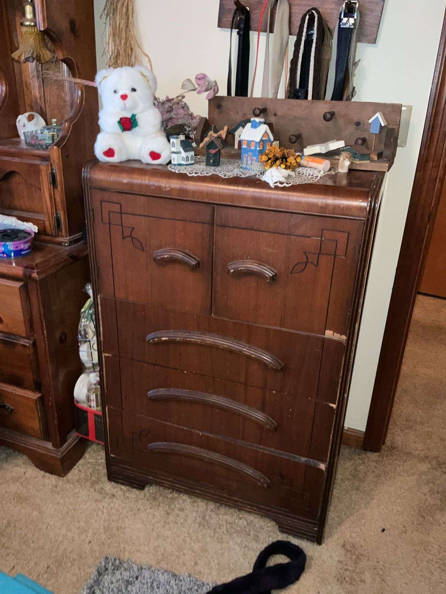 VINTAGE CHEST OF DRAWERS WITH CONTENTS