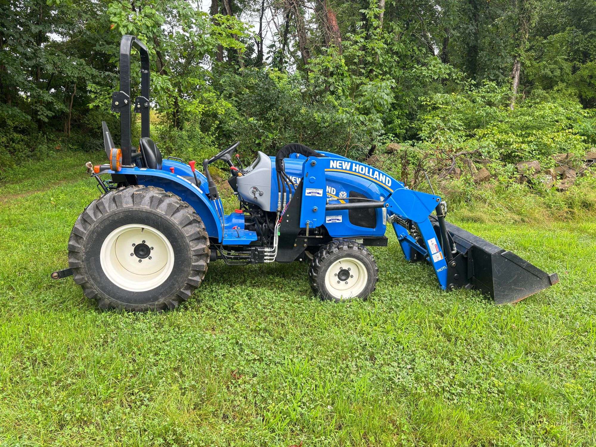 New Holland Workmaster 40 Tractor , 4WD with front end loader, Pto , 3 pt. , (Only 276 Hours )