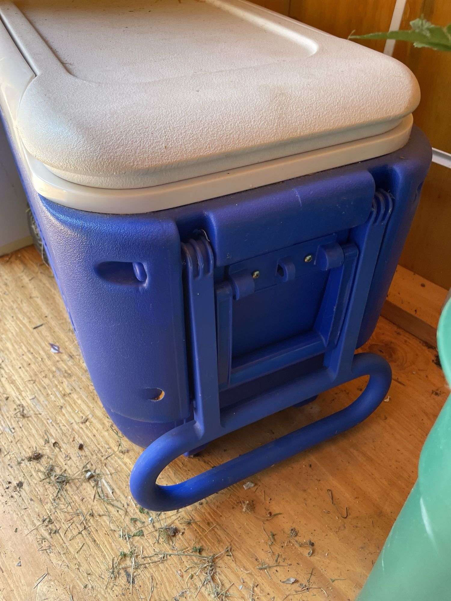 ROLLING IGLOO COOLER CHEST