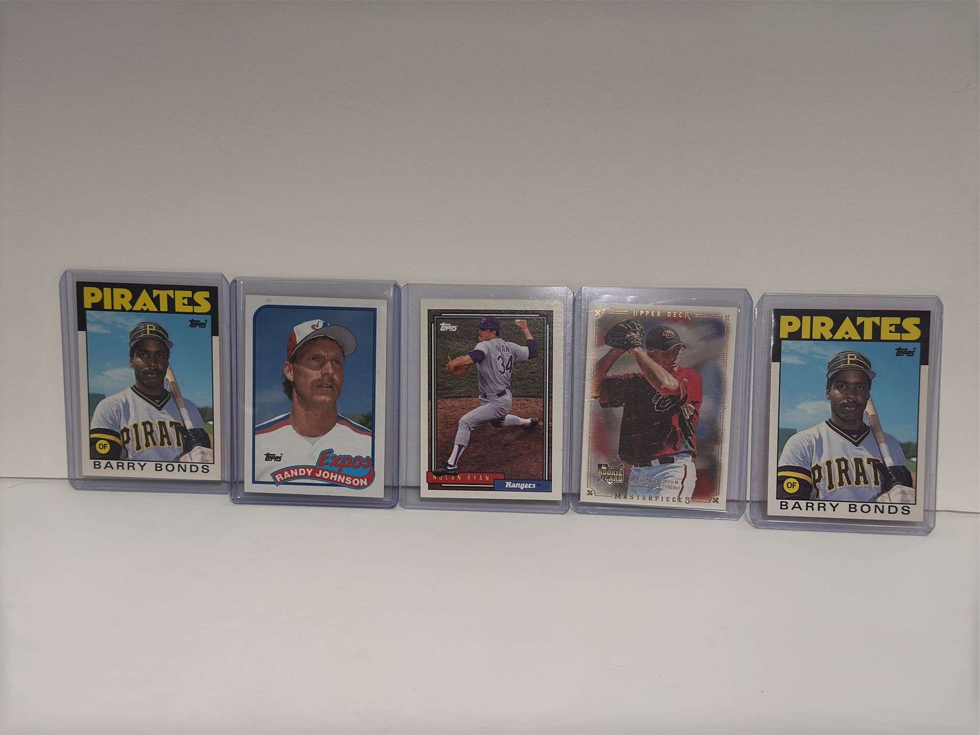 Assortment of MLB Greats Sports Cards (5 Total)