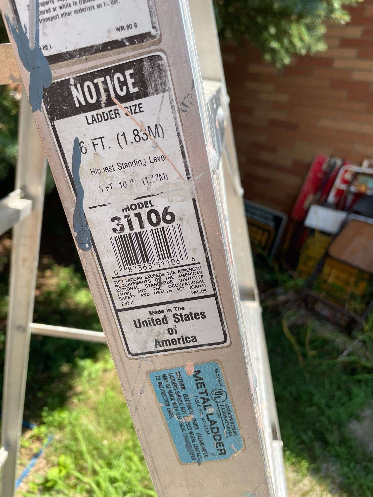 ALUMINUM 6' STEP LADDER