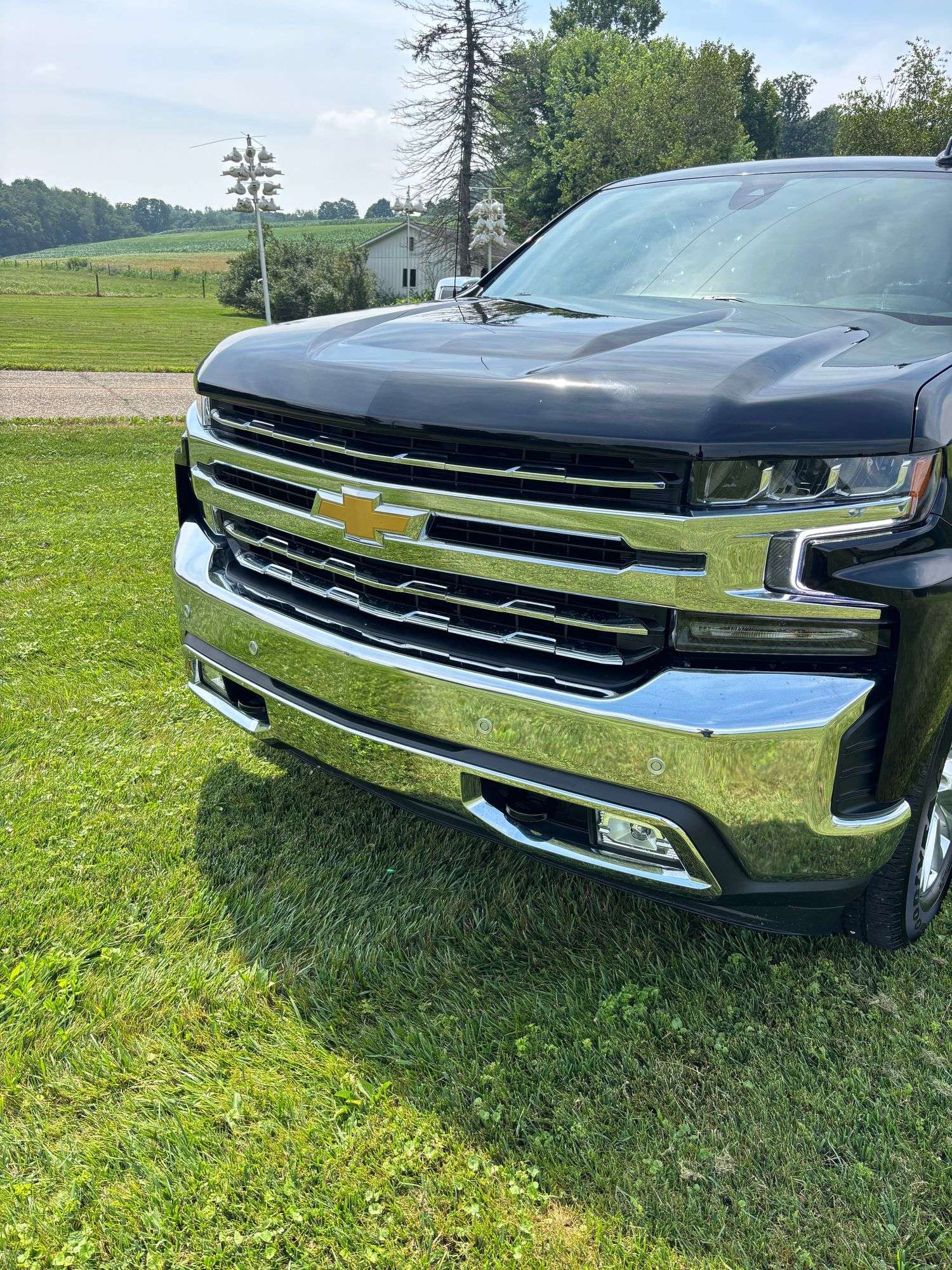 2021 Chevrolet 1500 LTZ , 4x4 ,Only 31,000 miles ,Leer Hard Top Bed Cover , Sharp !