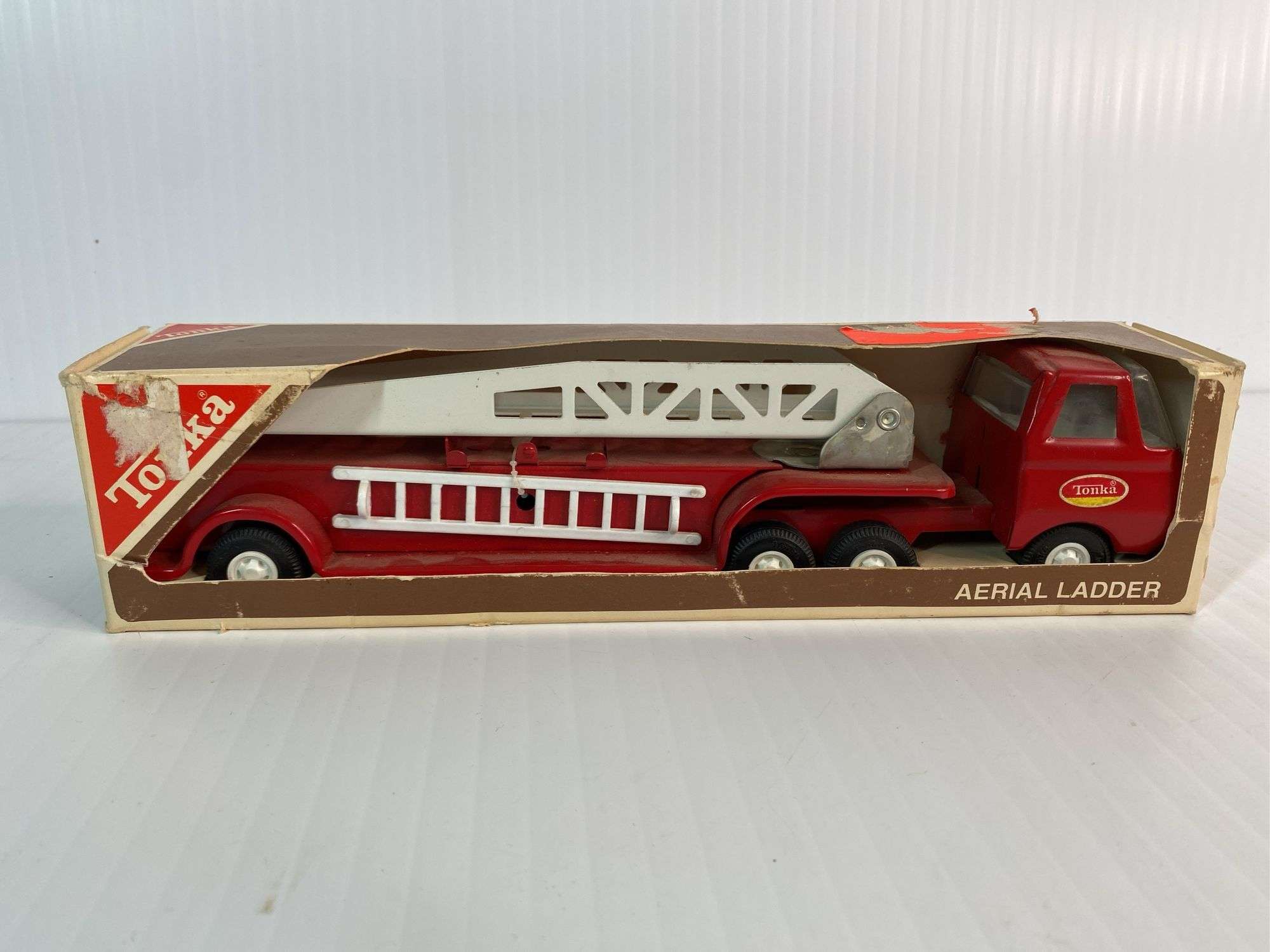 Tonka Aerial Ladder Fire Truck #675