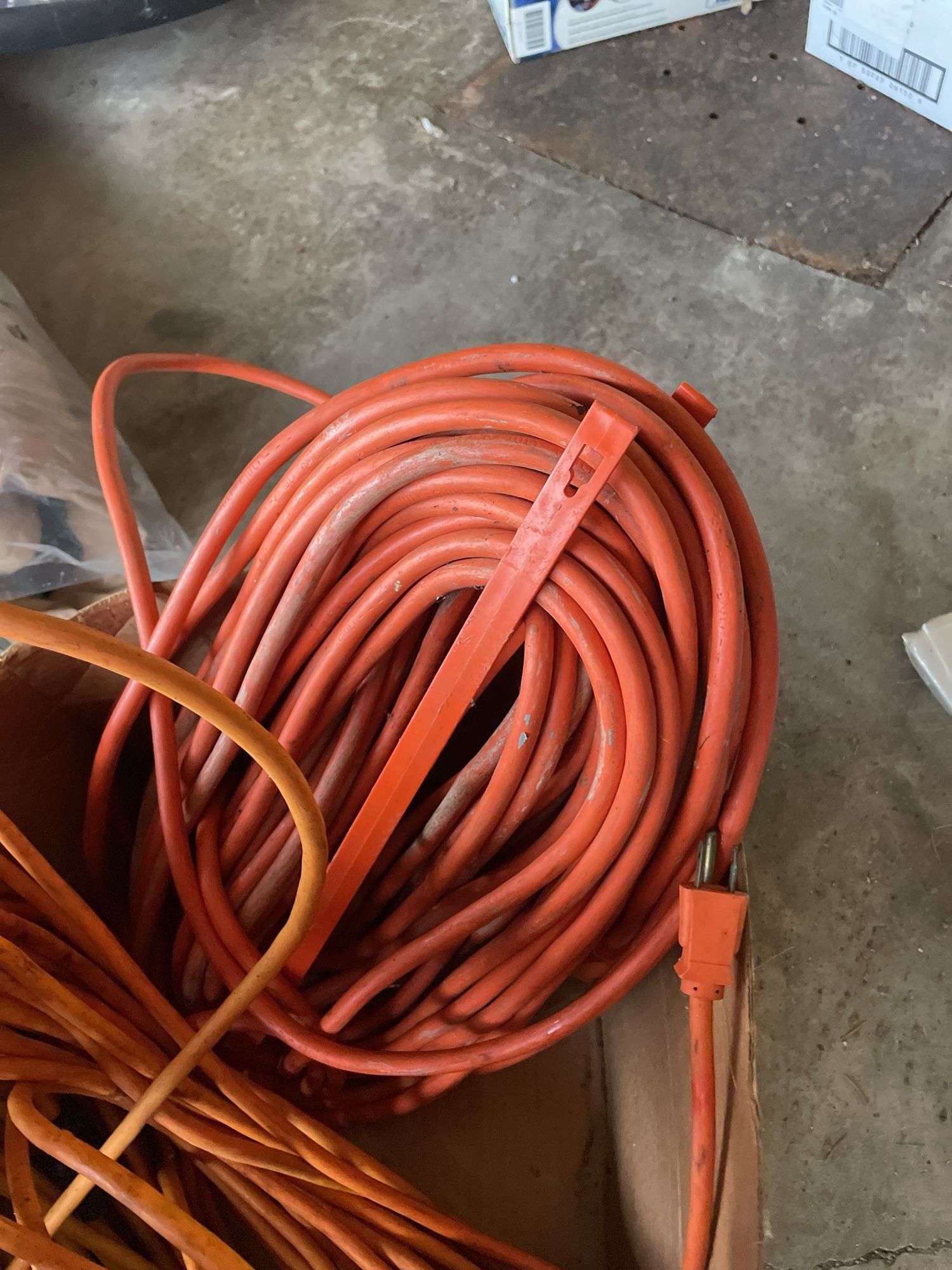 VARIETY OF EXTENSION CORDS