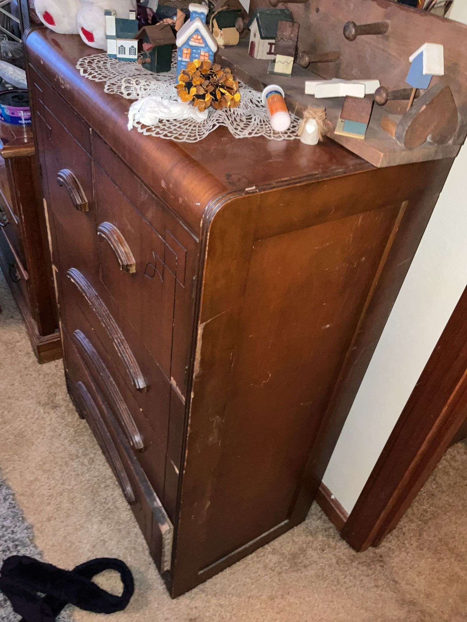 VINTAGE CHEST OF DRAWERS WITH CONTENTS