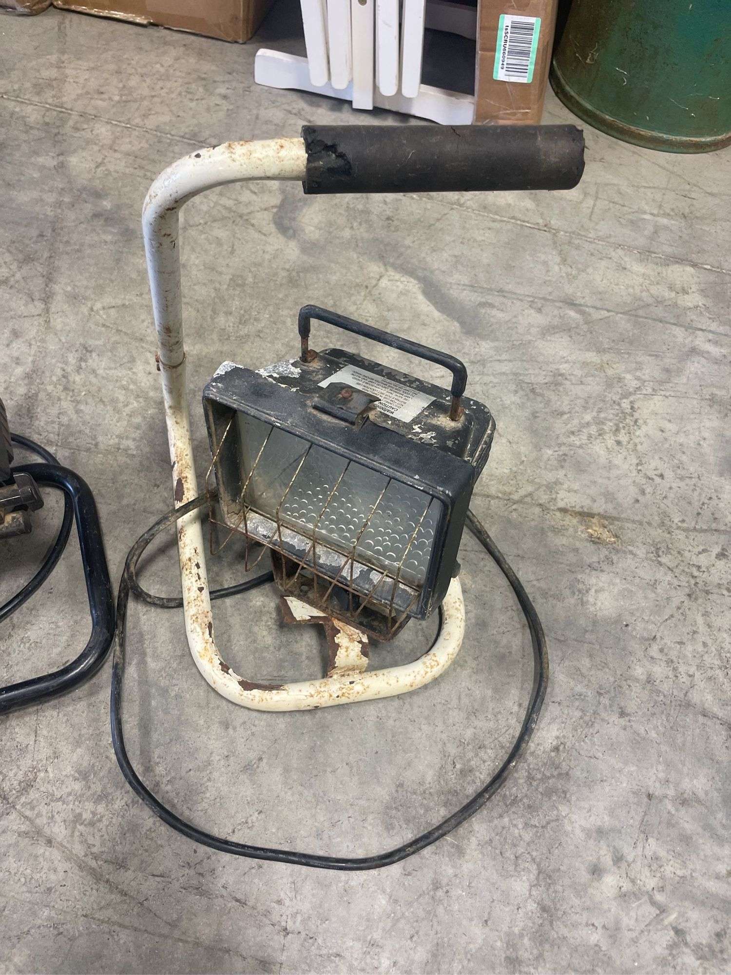 (2) work lights on stands
