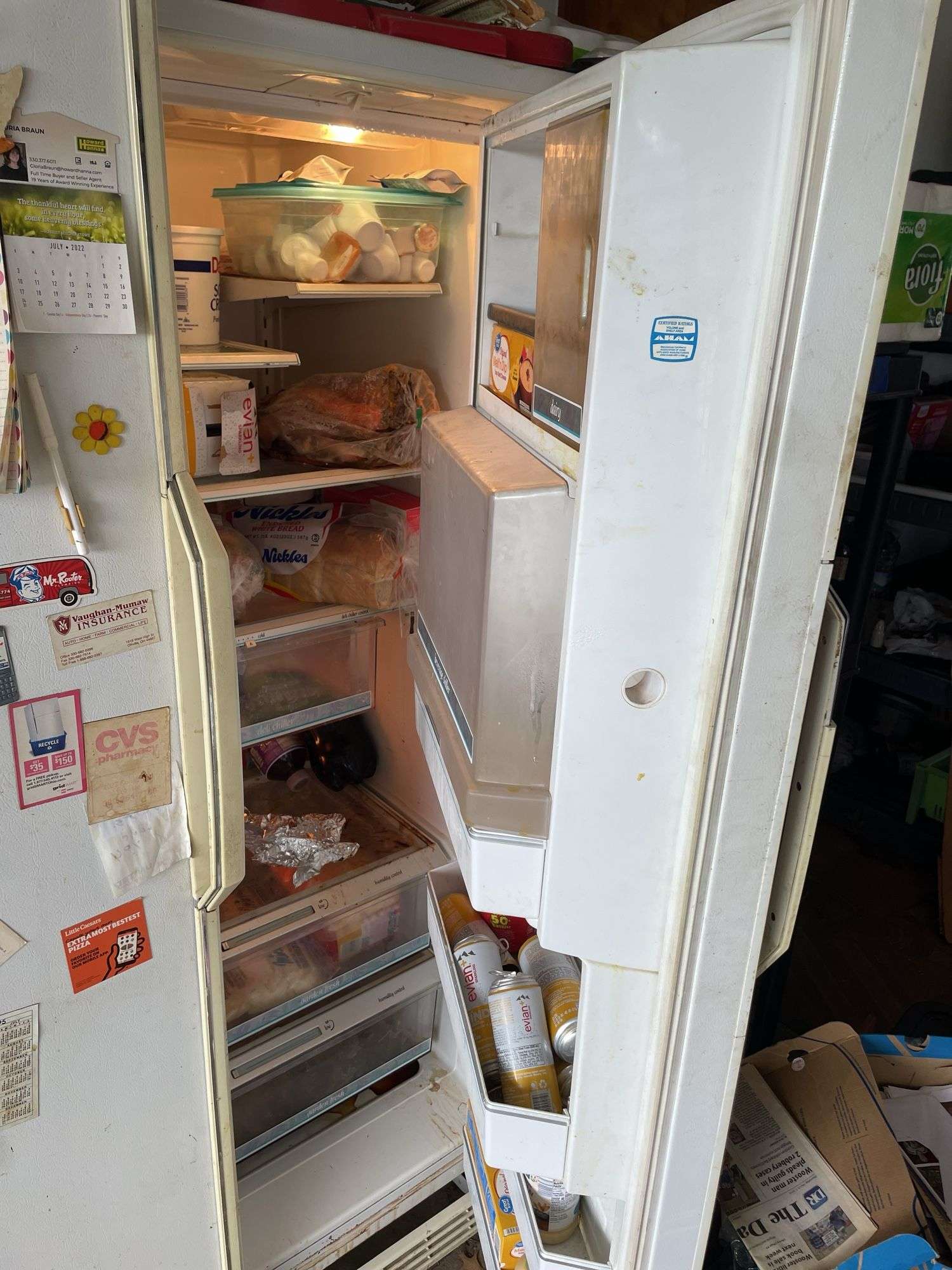 AMANA REFRIDGERATOR/FREEZER COMBO WORKS WELL.