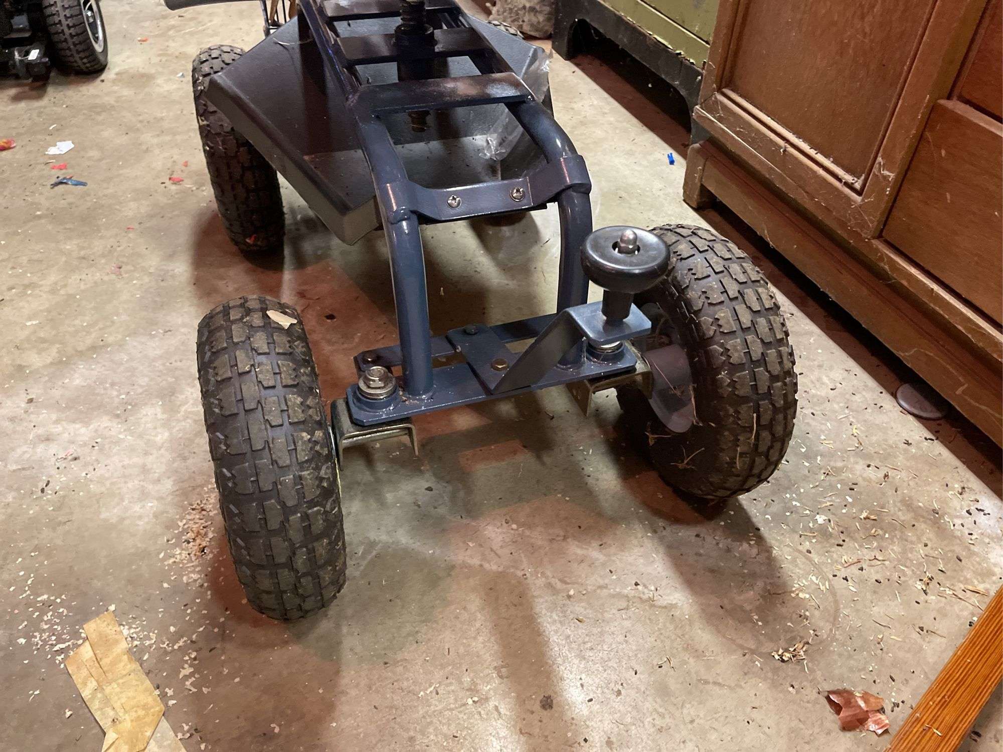 ROLLING CARDEN SEAT AND TOOLS