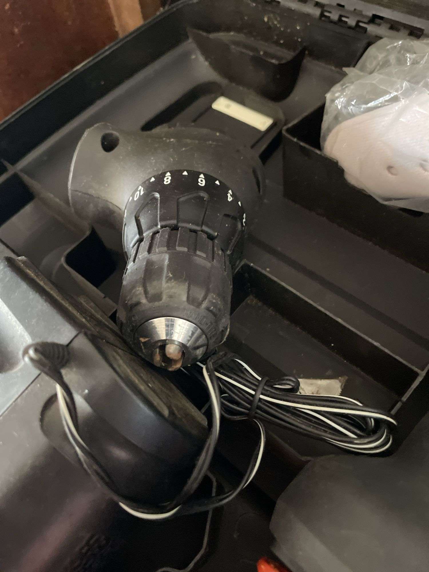BLACK & DECKER PAIR OF SANDERS
