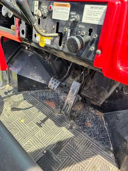 Kawasaki 2510 Mule ,4x4 , Electric Dump Bed , Has 2 Removable Doors , Good Tires ,