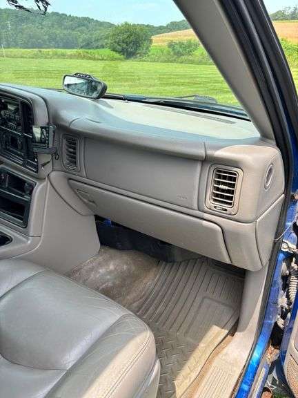 2003 Chevrolet 1500 Extended cab , 4x4 , Leather Interior, Good Running Truck