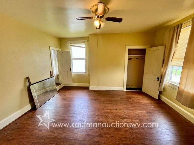 Fairmont 4 Bedroom Home with 4 Bay Garage
